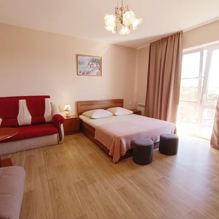 "Полулюкс" 5-ти местный с балконом