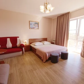 "Полулюкс" 5-ти местный с балконом